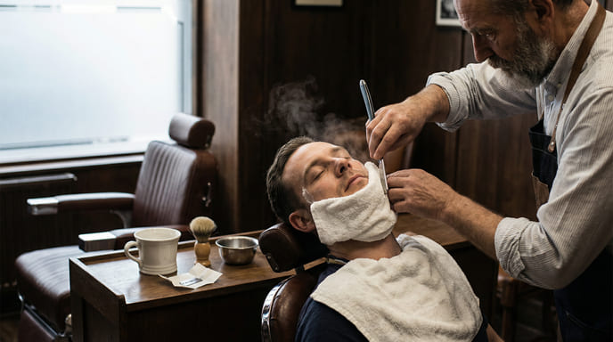 Trockenrasur oder Nassrasur: Was ist besser für die Haut?